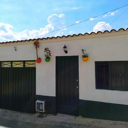 Hospedaje Los Capuchinos Socorro Bagian luar foto